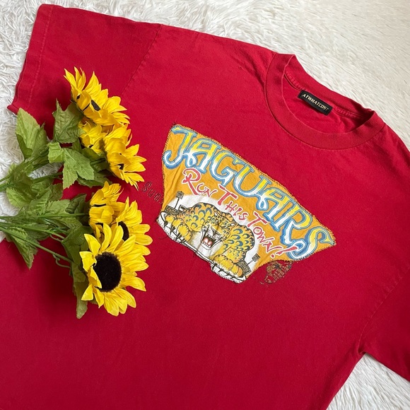 Vintage Jaguars Run this town red tee - Picture 3 of 17